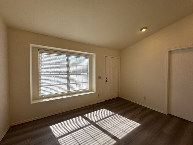 131 S Sean Dr Chandler, AZ 85224 photo 4