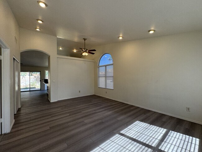 131 S Sean Dr Chandler, AZ 85224 photo 2