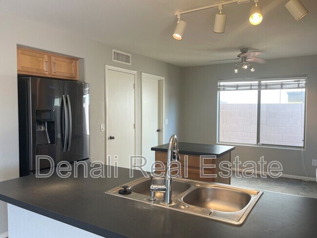 7813 S 47th Ln Phoenix, AZ 85339 photo 4