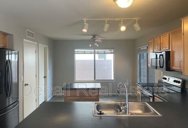 7813 S 47th Ln Phoenix, AZ 85339 photo 3