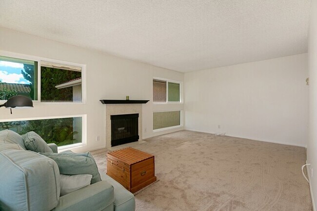 2308 Altisma Way Carlsbad, CA 92009 photo 3