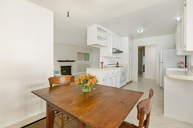 2308 Altisma Way Carlsbad, CA 92009 photo 2
