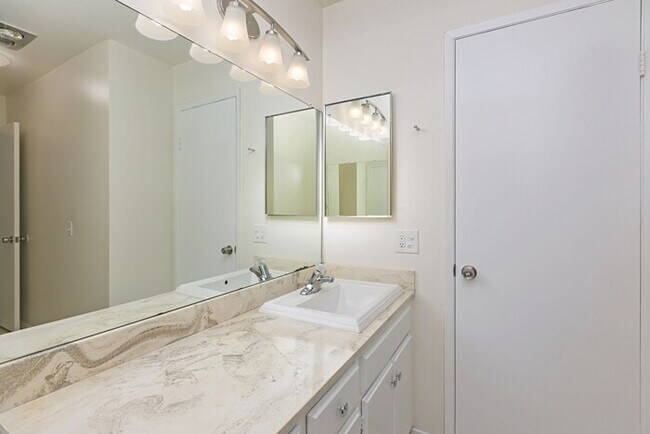 2308 Altisma Way Carlsbad, CA 92009 photo 4