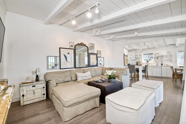 3690 Carlsbad Blvd Carlsbad, CA 92008 photo 5