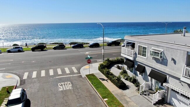 3690 Carlsbad Blvd Carlsbad, CA 92008 photo 2