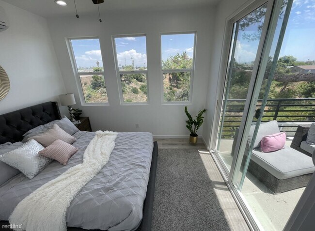 4325 Clairemont Dr San Diego, CA 92117 photo 3