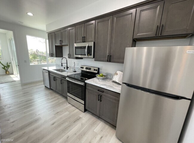 4325 Clairemont Dr San Diego, CA 92117 photo 2