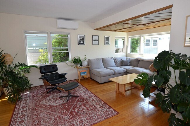 711 G Ave Coronado, CA 92118