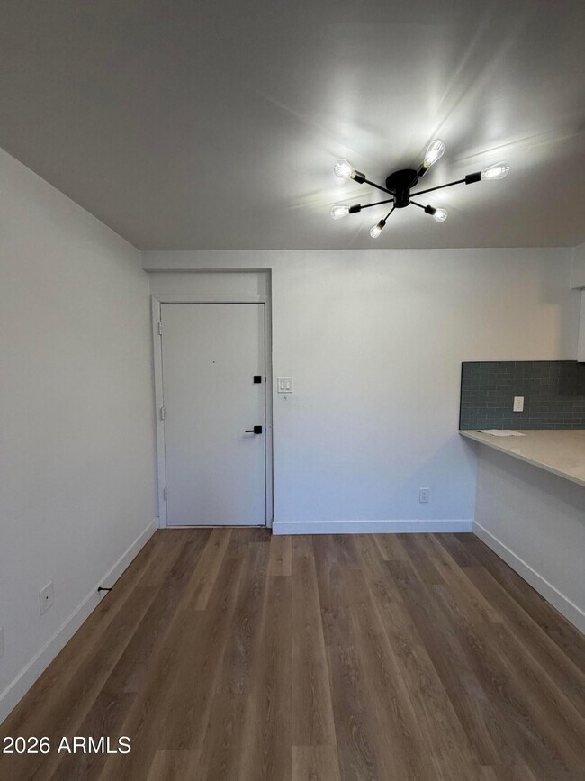 302 E Monte Vista Rd Phoenix, AZ 85004 photo 3