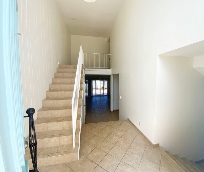44 Half Moon Bend Coronado, CA 92118 photo 3