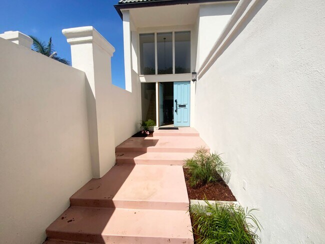 44 Half Moon Bend Coronado, CA 92118 photo 2