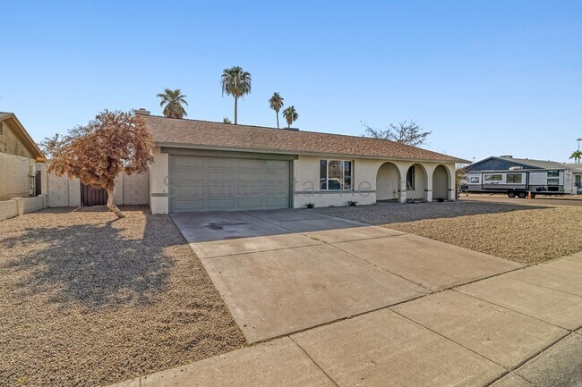 2331 E Manhatton Dr Tempe, AZ 85282 photo 2