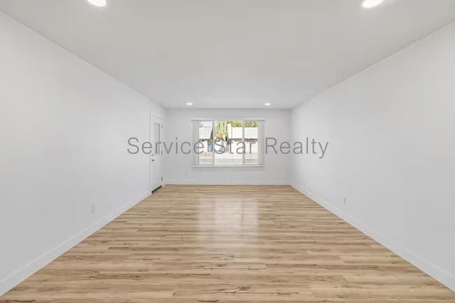 2331 E Manhatton Dr Tempe, AZ 85282 photo 3