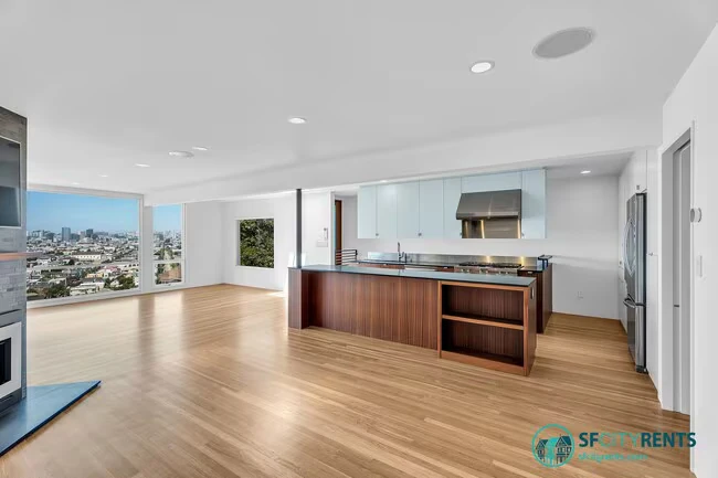 Bernal Heights: Remodeled Single Family Home W/ Views, Hot Tub & Solar Panels