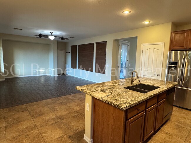 453 E Cactus Wren Dr Casa Grande, AZ 85122 photo 5