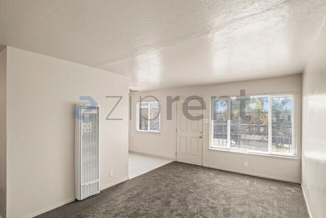 7630 Lockwood St Oakland, CA 94621 photo 2