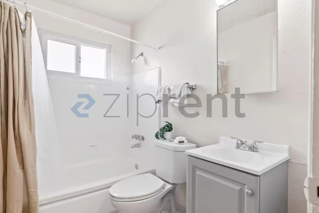 7630 Lockwood St Oakland, CA 94621 photo 3