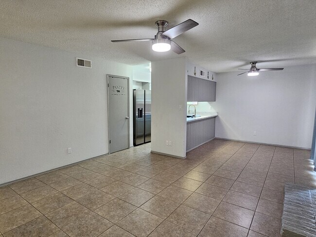 1622 W Village Way photo 5