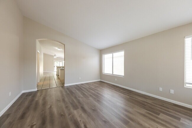 7418 W Lone Cactus Dr Glendale, AZ 85308 photo 3