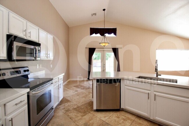 1938 S Sandstone St Gilbert, AZ 85295 photo 4