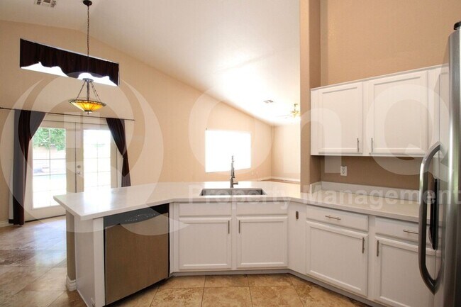 1938 S Sandstone St Gilbert, AZ 85295 photo 5