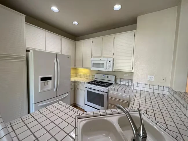 450 Navaro Way San Jose, CA 95134 photo 5
