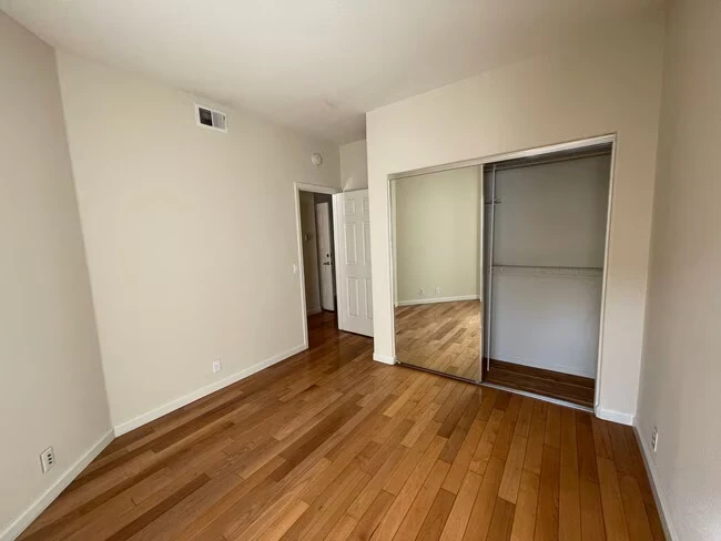 450 Navaro Way San Jose, CA 95134 photo 3
