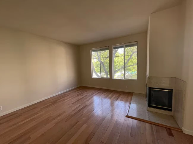 450 Navaro Way San Jose, CA 95134 photo 2