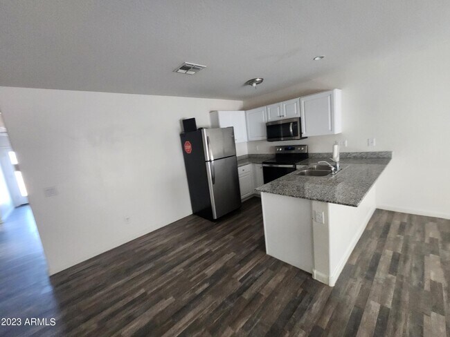 158 W Taylor Ave photo 4