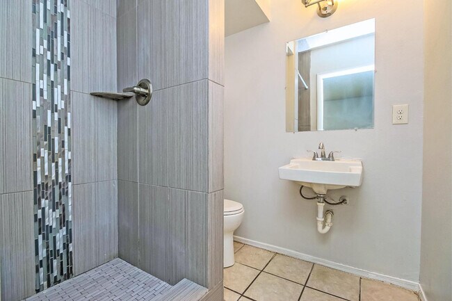 555 W Rio Salado Pkwy Mesa, AZ 85201 photo 4