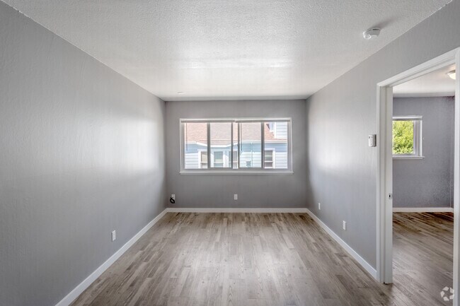 Lincoln Apartments photo 3