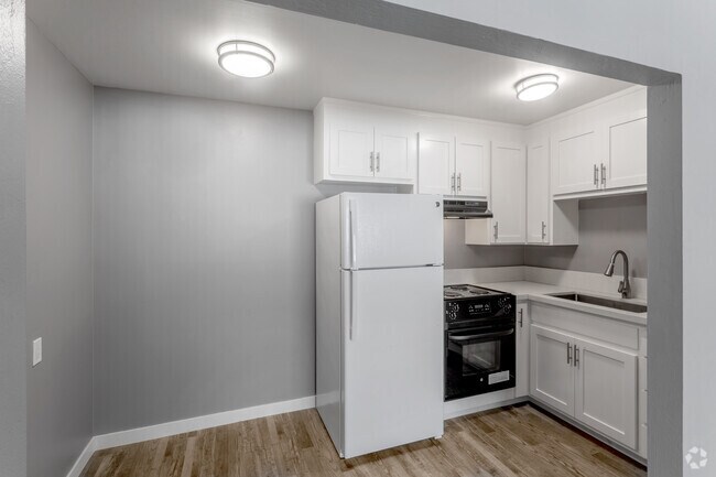 Lincoln Apartments photo 2