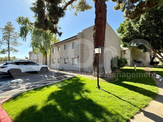 4444 E Paradise Village Pkwy N Phoenix, AZ 85032 photo 3