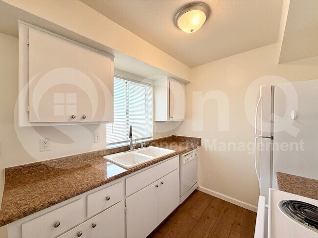 4444 E Paradise Village Pkwy N Phoenix, AZ 85032 photo 5