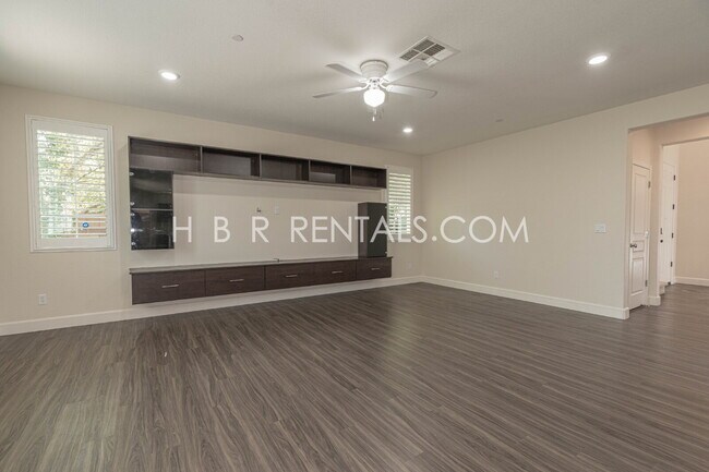1496 Dairy Dr Tracy, CA 95391 photo 2