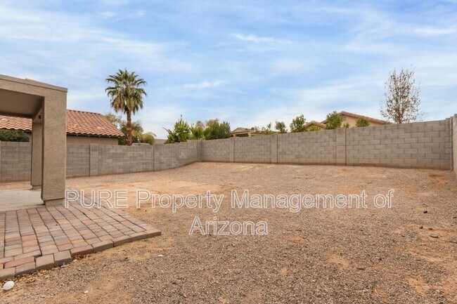 13918 W Country Gables Dr Surprise, AZ 85379 photo 2