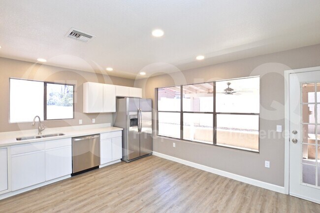 1501 E Commerce Ave Gilbert, AZ 85234 photo 2