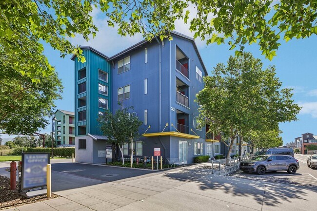 Theatre Square Apartments photo 2