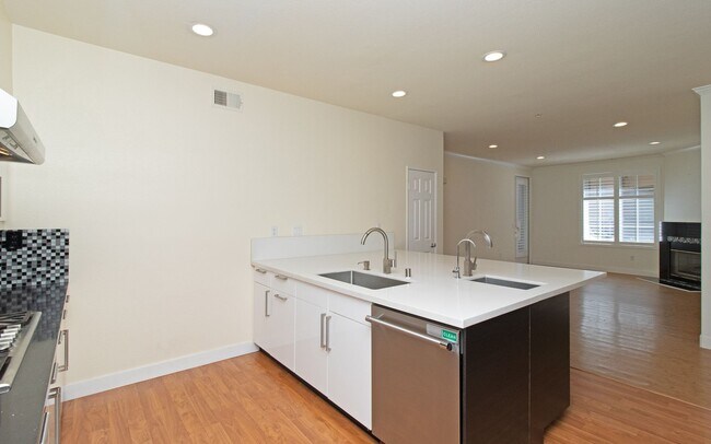Downstairs 3 Bed Condo Located in Carmel Valley! photo 5