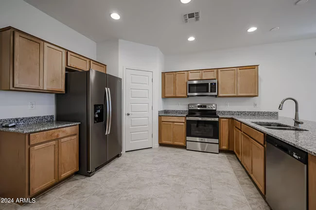 9028 W Georgia Ave Glendale, AZ 85305 photo 2