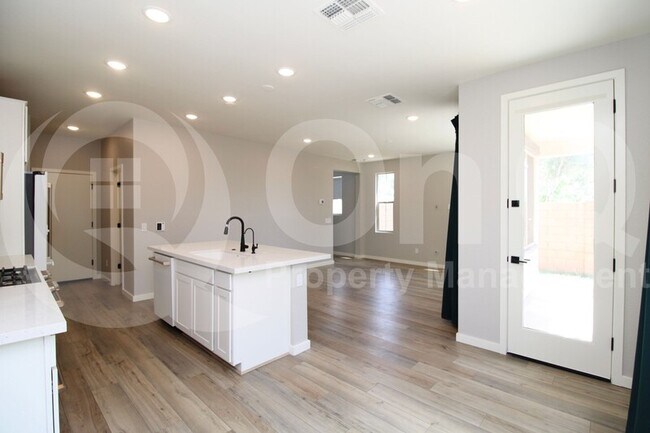2784 S Jackrabbit Dr Chandler, AZ 85286 photo 5