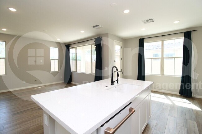 2784 S Jackrabbit Dr Chandler, AZ 85286 photo 4