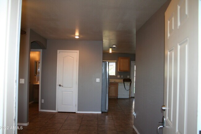 11207 W Hopi St Avondale, AZ 85329 photo 4