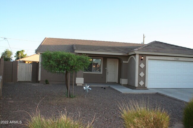 11207 W Hopi St Avondale, AZ 85329 photo 3