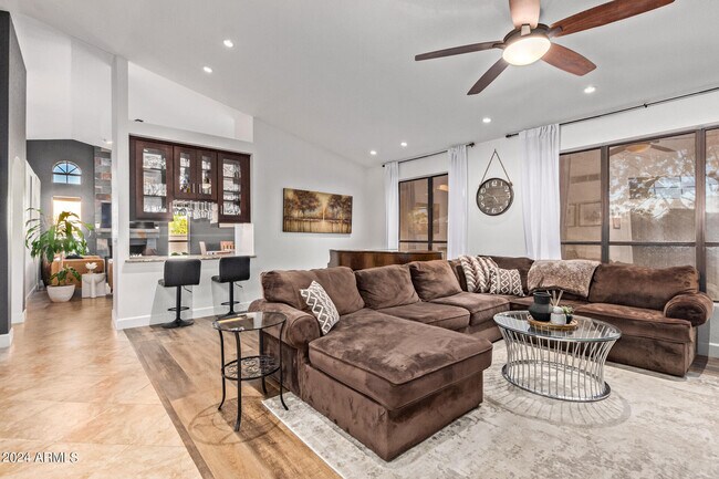 2555 N Tamarisk St photo 5