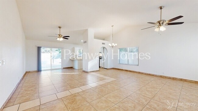 6642 N 84th Ln Glendale, AZ 85305 photo 4