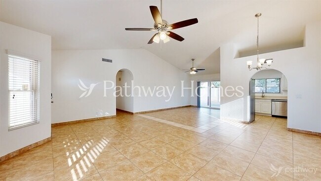 6642 N 84th Ln Glendale, AZ 85305 photo 5