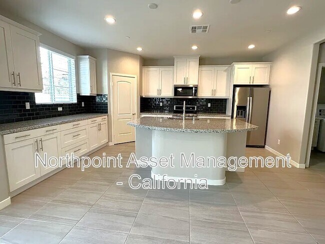 4212 Cam. Del Flor Oceanside, CA 92057 photo 2