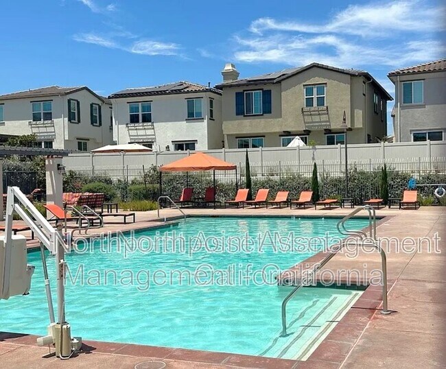4212 Cam. Del Flor Oceanside, CA 92057 photo 4