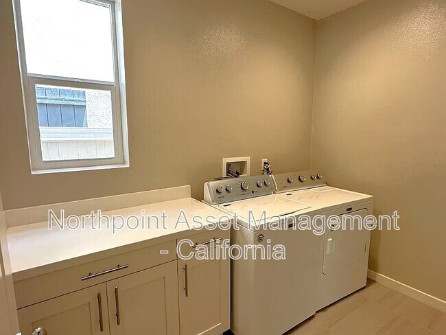4212 Cam. Del Flor Oceanside, CA 92057 photo 3